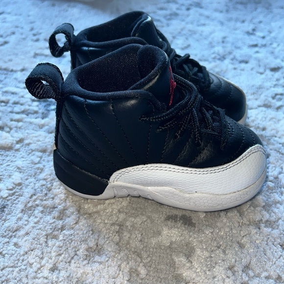 Air Jordan 12 Retro "Playoffs 2022" sneakers Size 4.5C Toddler - Picture 3 of 6